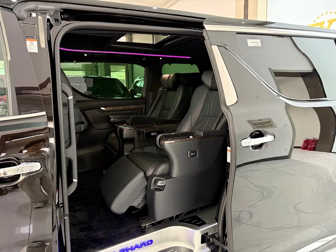 Toyota Alphard 2021 Hybrid 2.5L Premium фото 7