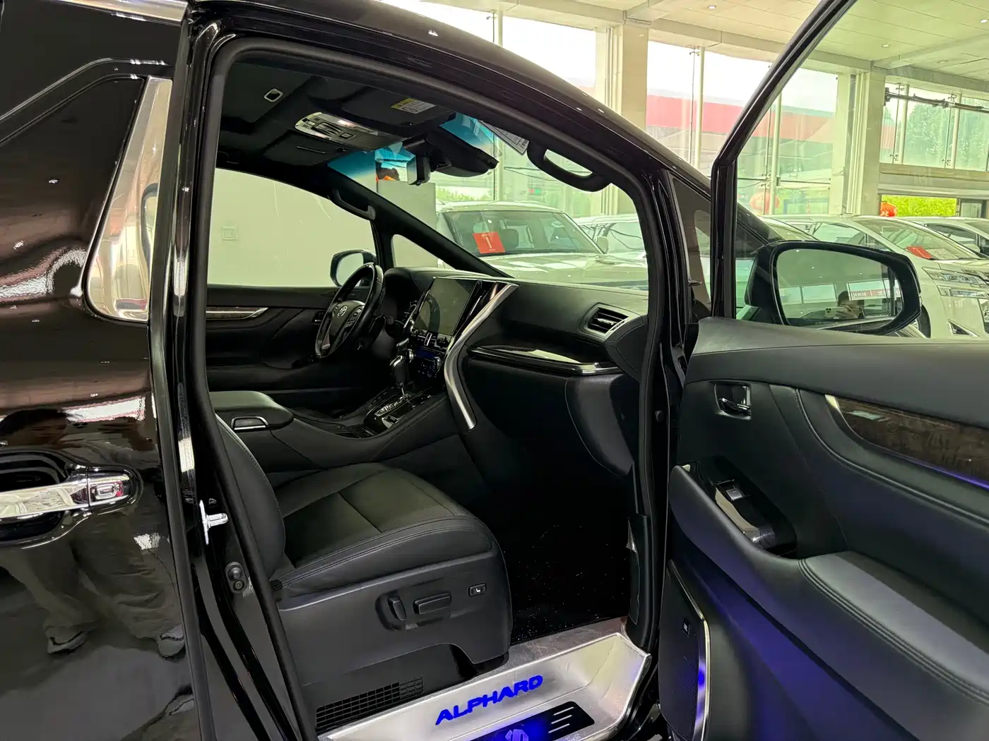 Toyota Alphard 2021 Hybrid 2.5L Premium фото 9