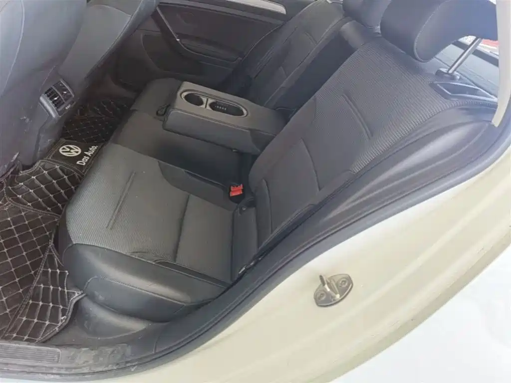 Volkswagen Golf 2018 1.6L Automatic Comfort фото 17