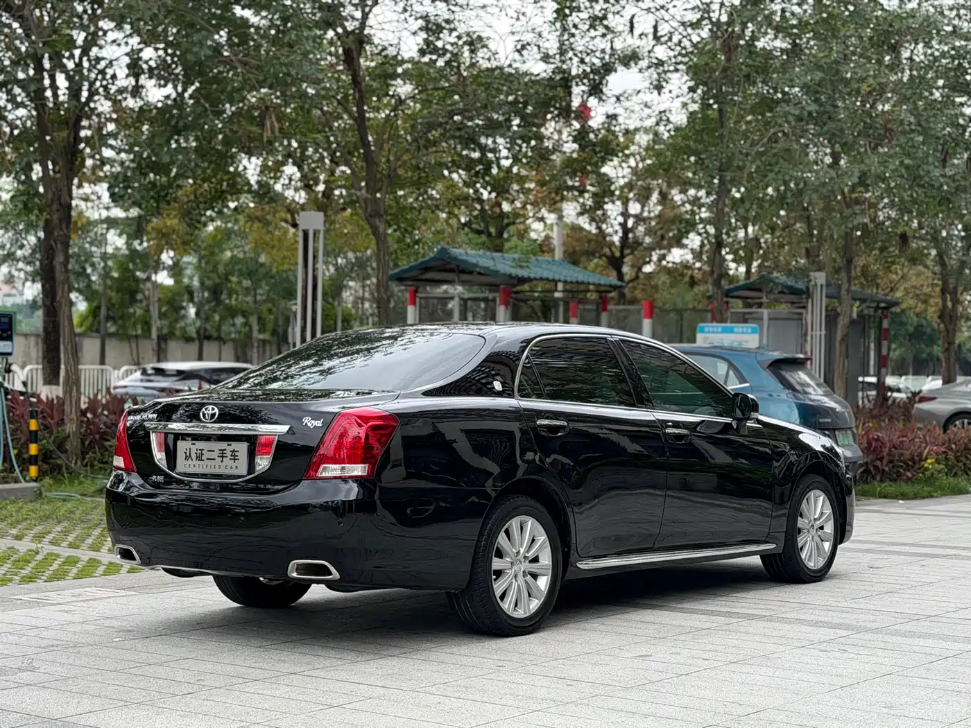 Toyota Crown 2011 2.5L Royal Leather Sunroof Special Edition фото 19