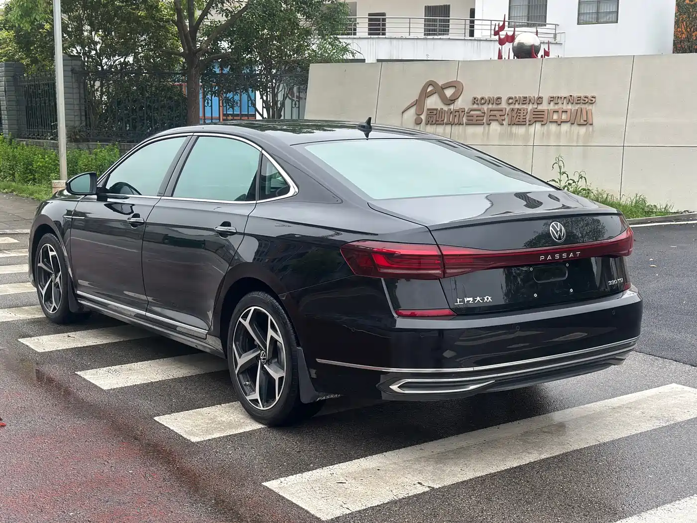 Volkswagen Passat 2023 330TSI Starlight Luxury Edition фото 6