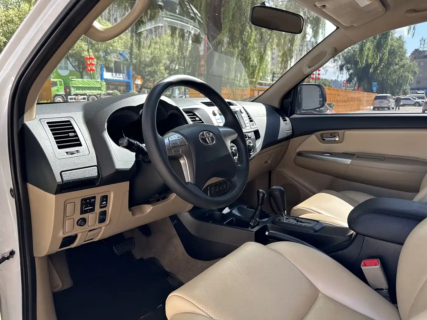 Toyota Fortuner 2015 Model 2.7L Standard Edition фото 10