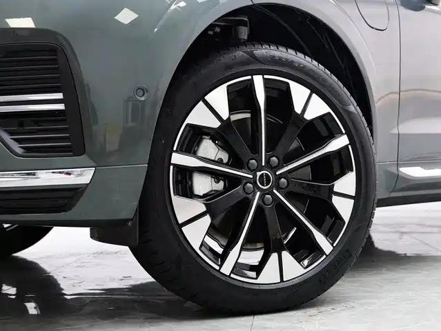 Volvo XC60 Plug-in Hybrid 2025 Plug-in Hybrid Long Range AWD Zhiyuan Luxury Edition — фото 3