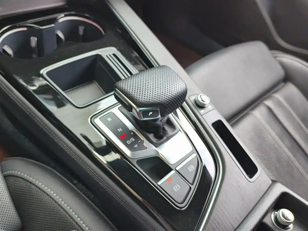 Audi A4L 2024 40 TFSI Luxury Dynamic фото 8