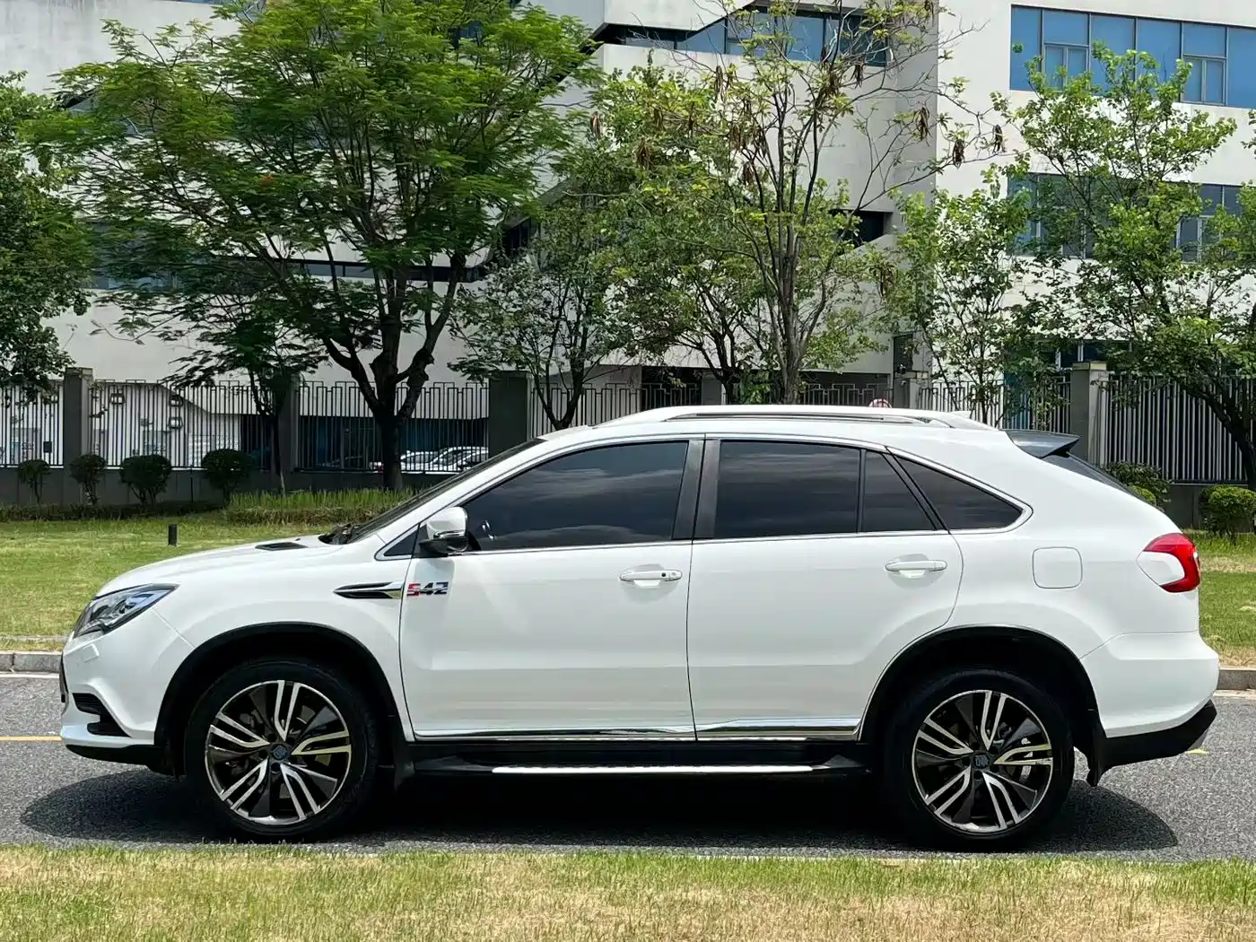BYD Tang New Energy 2017 Model 2.0T Full-time 4WD Elegance фото 4