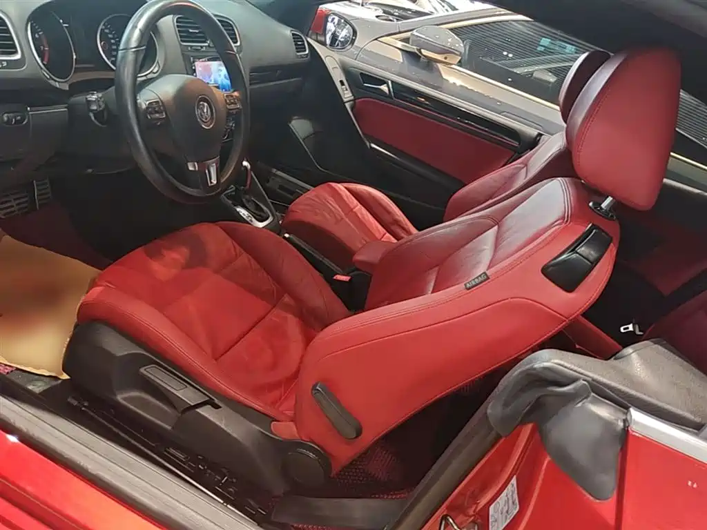 Volkswagen Golf (Import) 2012 1.4TSI Luxury Convertible Edition фото 15