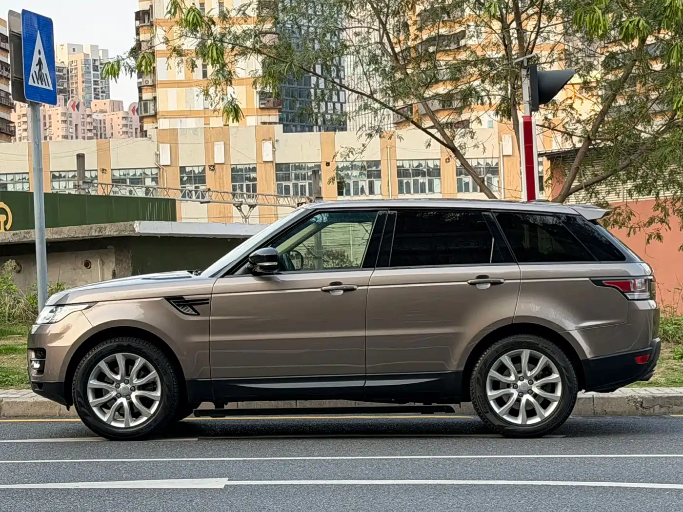 Land Rover Range Rover Sport 2016 Model 3.0 SC V6 HSE фото 2