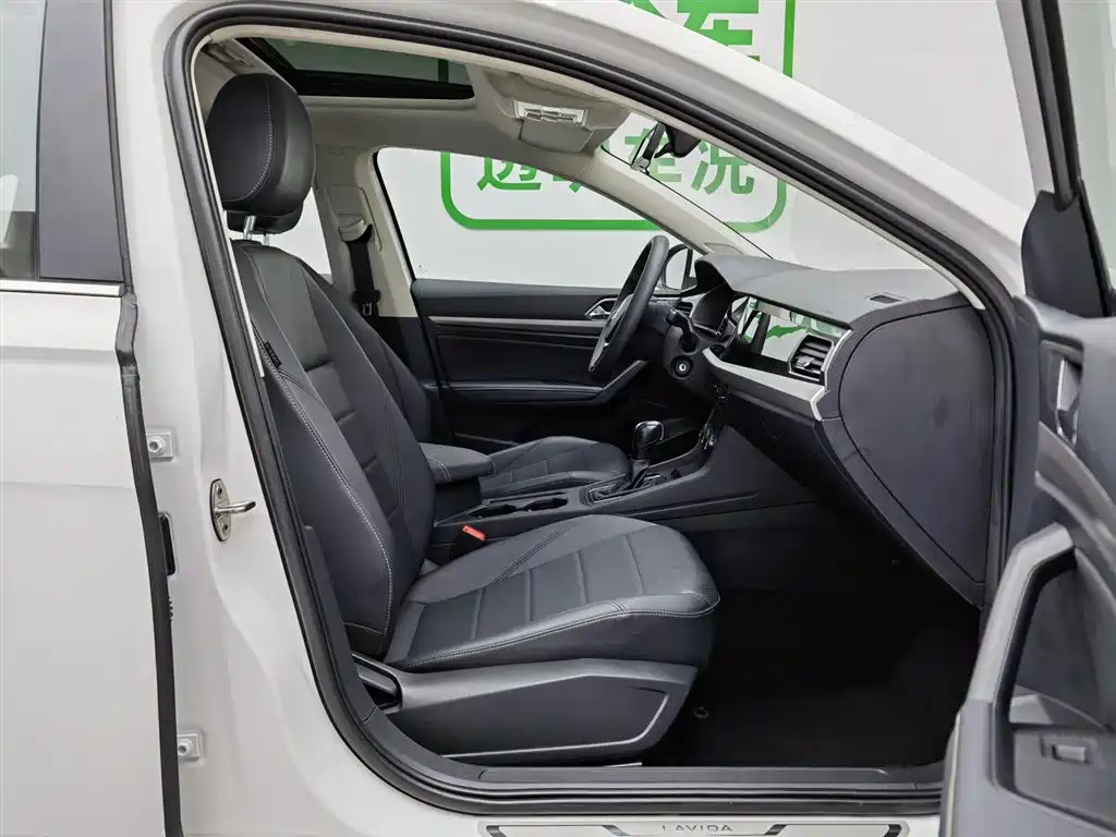 Volkswagen Lavida 2022 1.5L Auto Comfort Edition фото 23