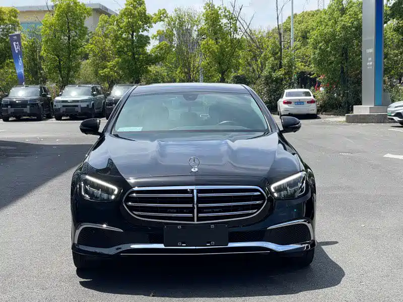 Mercedes-Benz E-Class 2023 E 300 L Sport Fashion фото 2