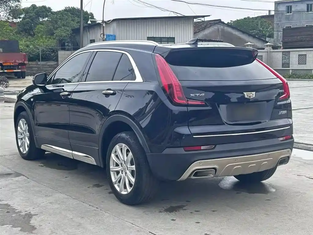 CADILLAC XT4