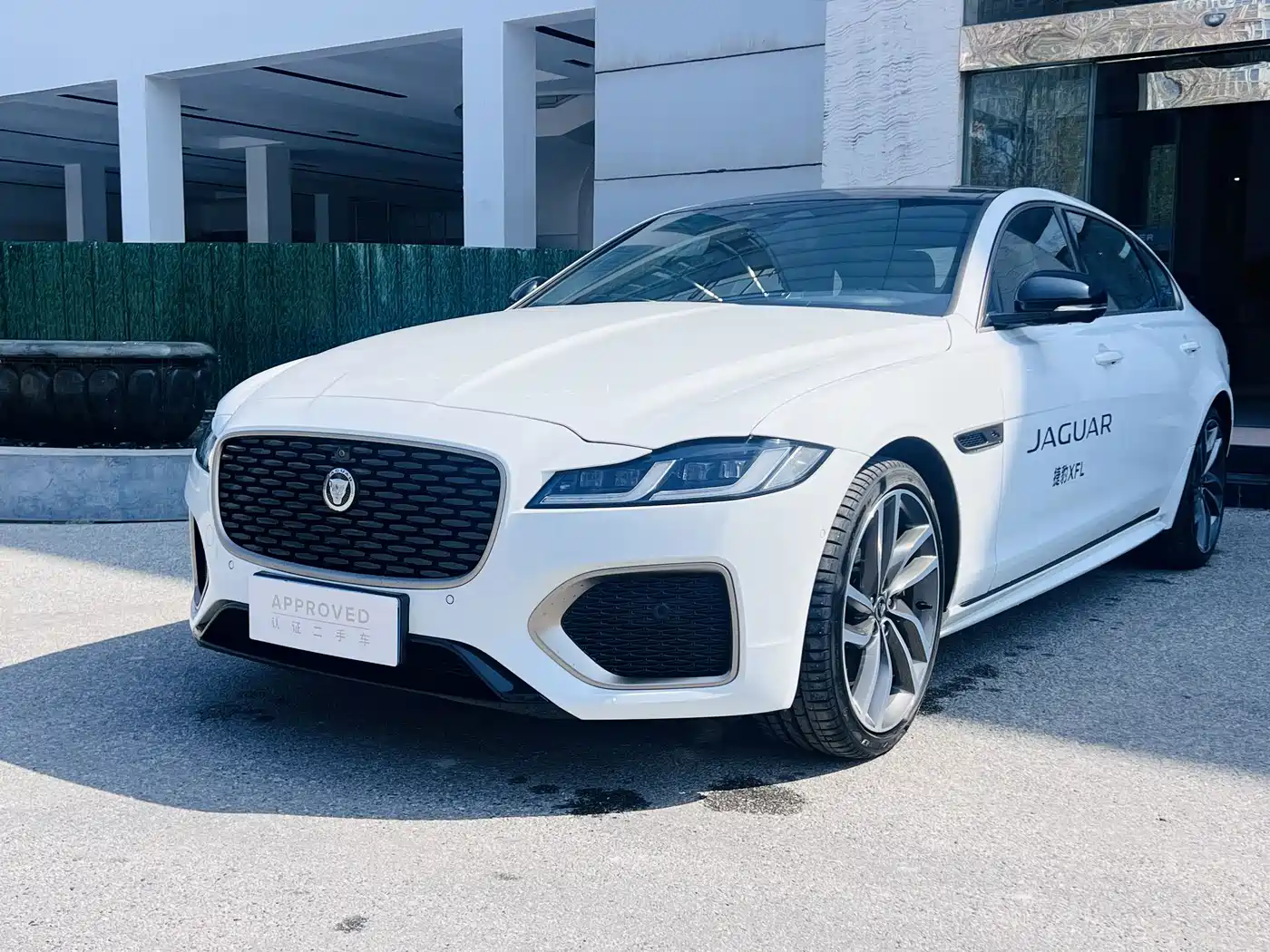 Photo 1 - Jaguar XFL