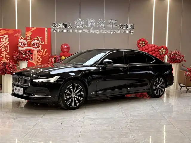 VOLVO S90