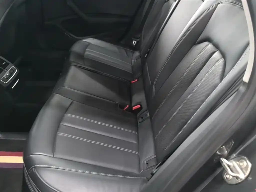 Audi A4L 2022 40 TFSI Fashion Dynamic фото 17