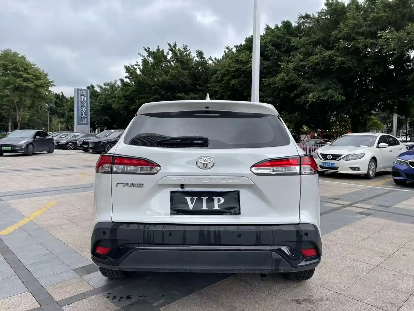 Toyota Frontlander 2023 2.0L CVT Elite Edition фото 9