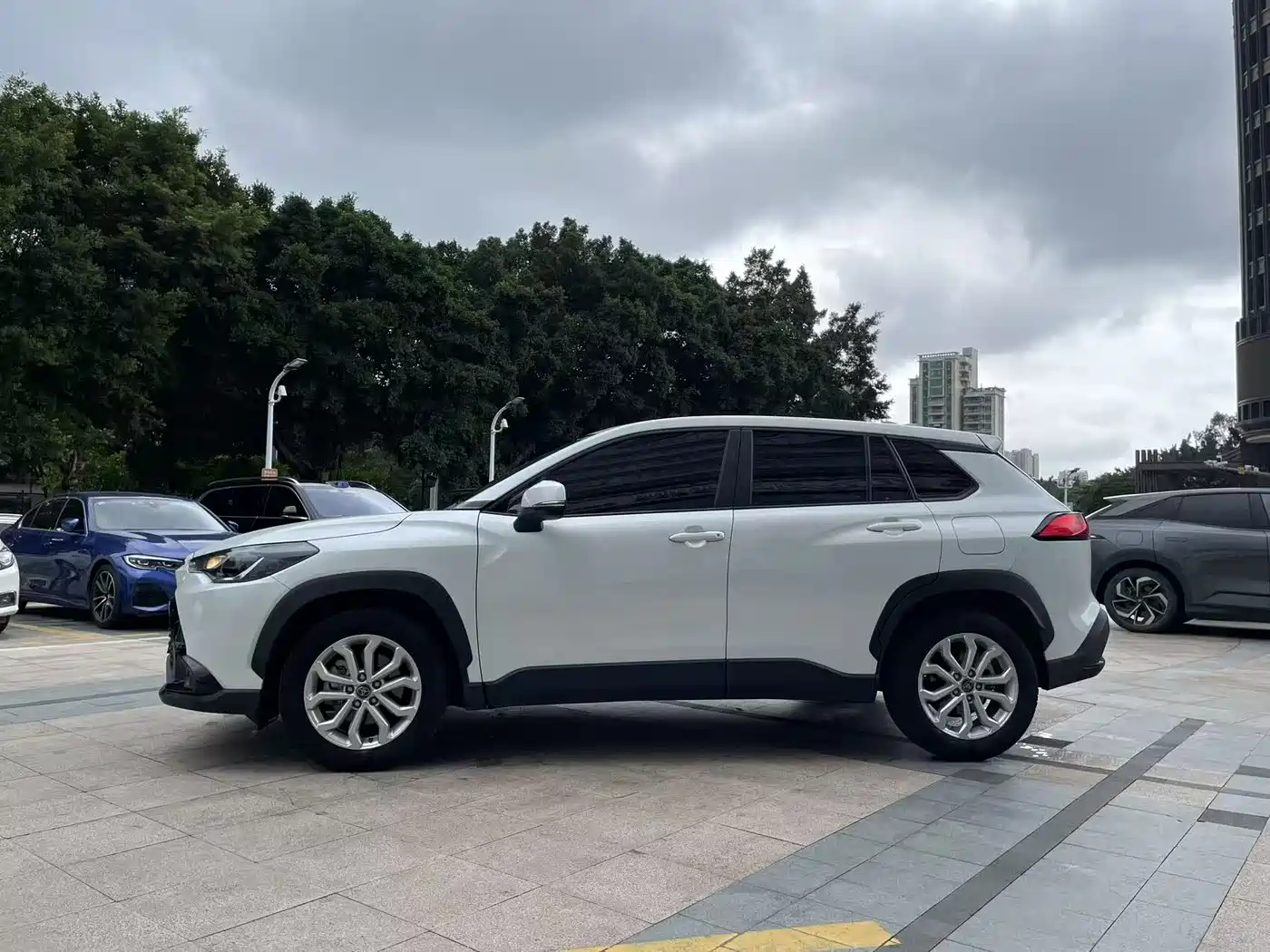 Toyota Frontlander 2023 2.0L CVT Elite Edition фото 11