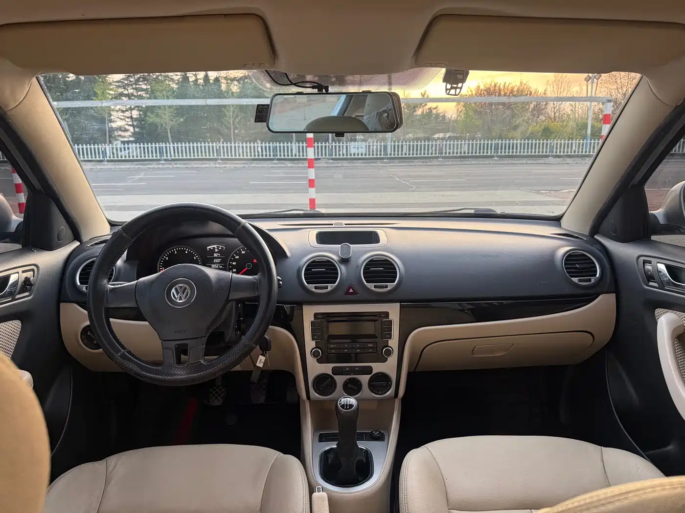 Volkswagen Lavida 2013 1.6L Manual Trend Edition фото 9
