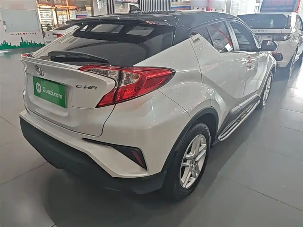 Toyota C-HR 2022 2.0L Leading Edition фото 7