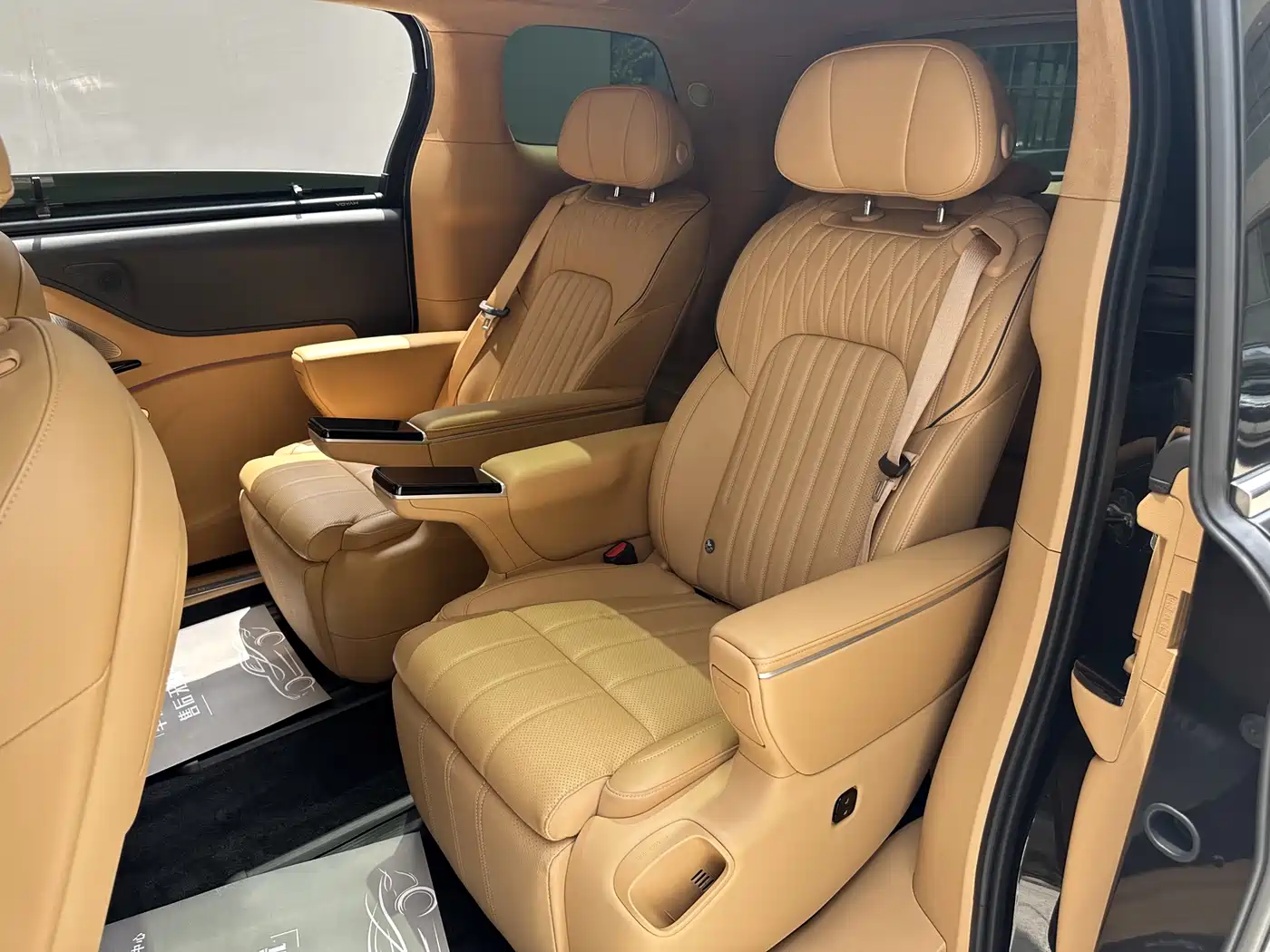 Voyah Auto Voyah Dreamer 2025 PHEV AWD Flagship Kunpeng Edition фото 16