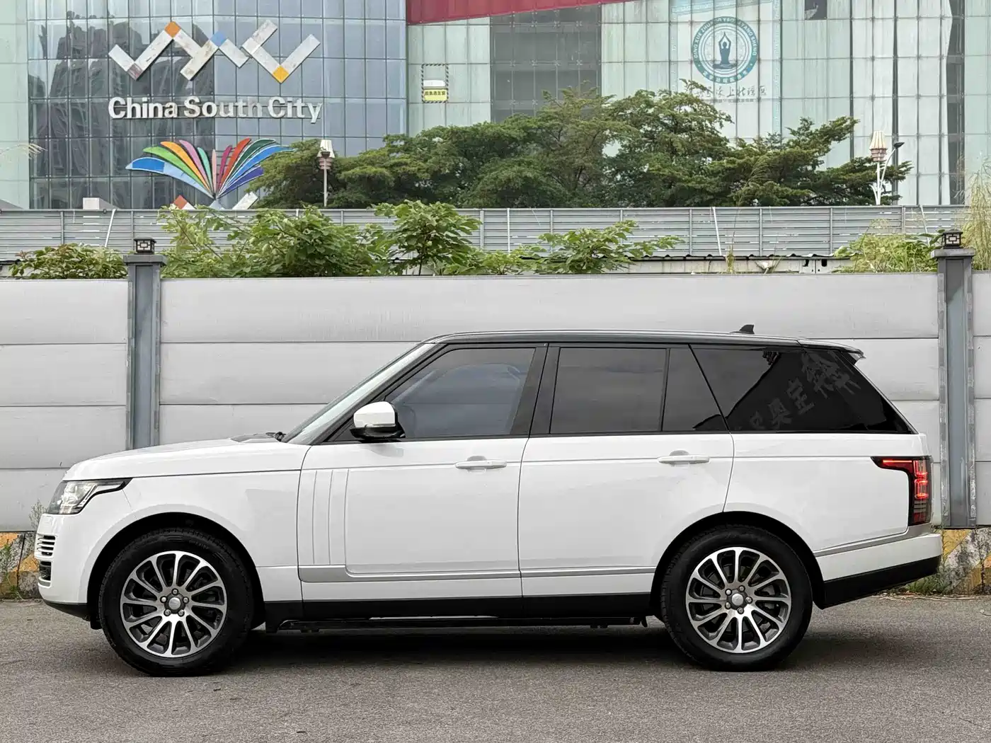 Land Rover Range Rover 2015 3.0 TDV6 Vogue фото 4
