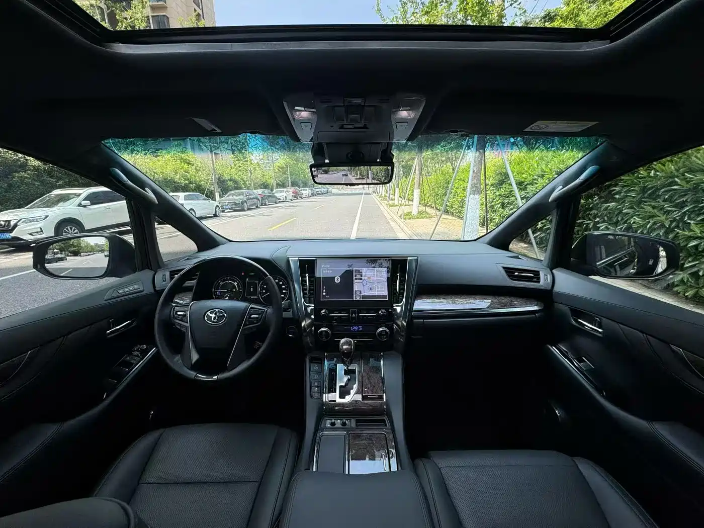 Toyota Alphard 2021 Hybrid 2.5L Ultimate фото 10