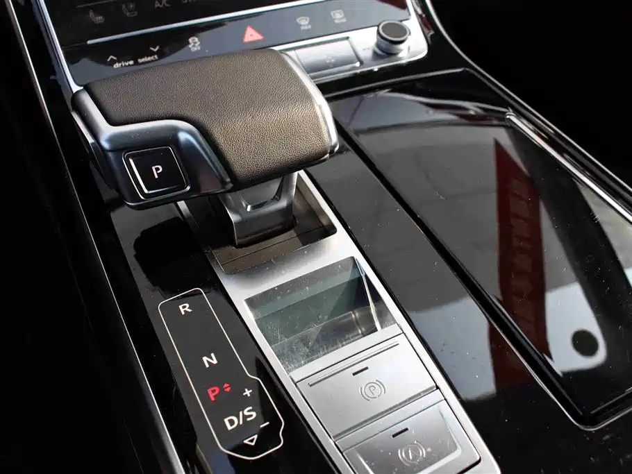 Audi A8 2023 A8L 50 TFSI quattro Exclusive фото 14
