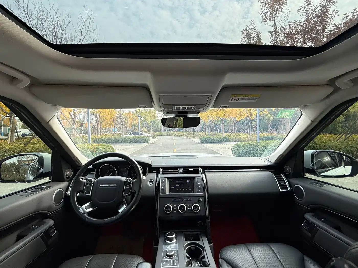 Land Rover Discovery 2017 3.0 SC V6 S фото 6