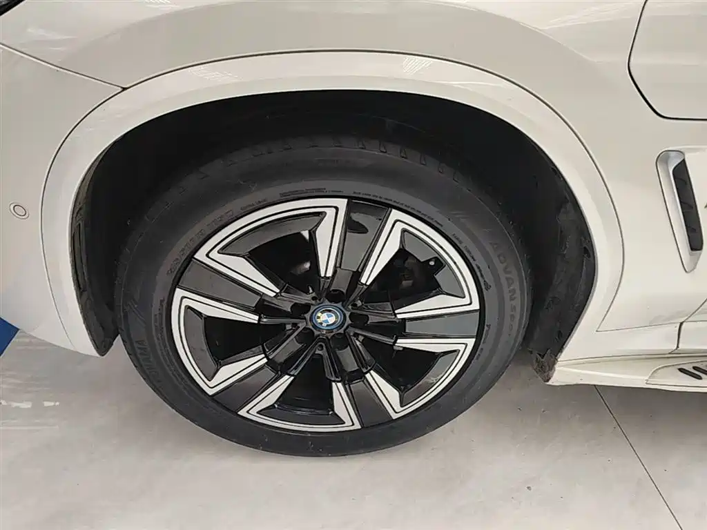 BMW iX3 2022 Leading Edition фото 23