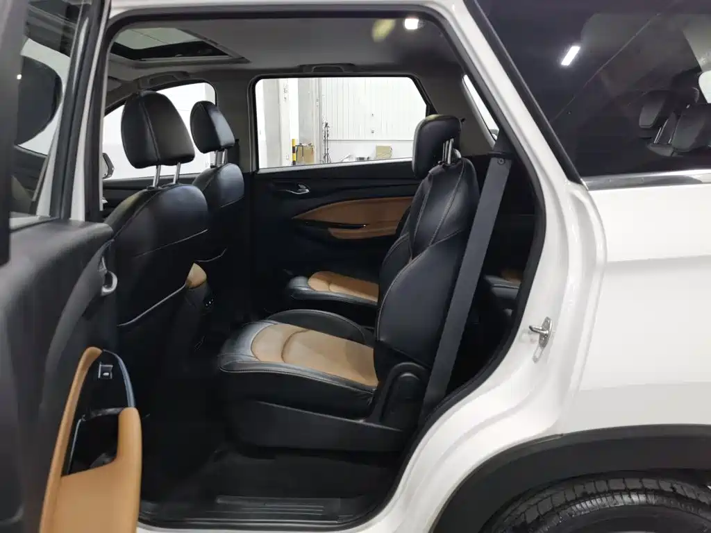 Wuling Motors Wuling Hongguang S3 2018 2018 1.5T Manual Luxury China V