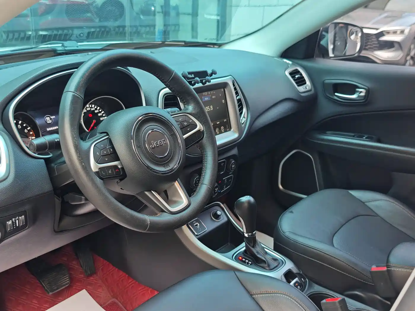 Фото 12 - Jeep Compass
