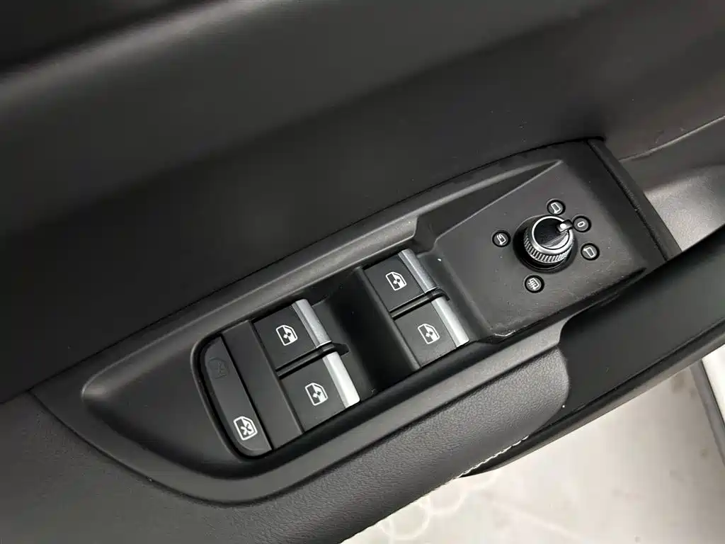 Audi Q5L 2023 40T Luxury Dynamic фото 24