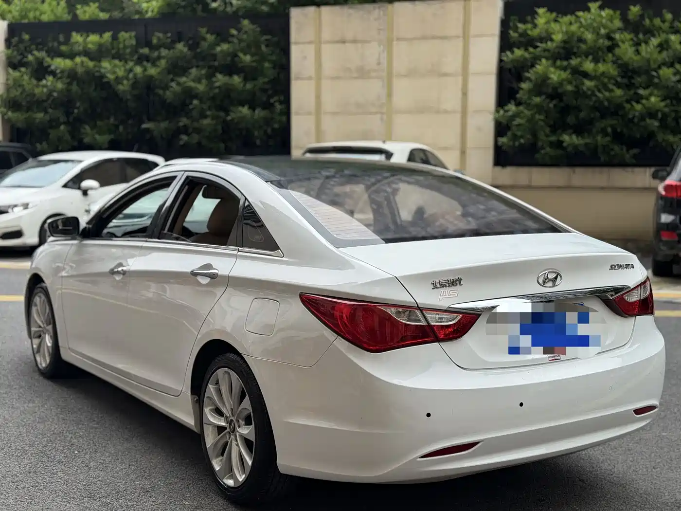 Hyundai Sonata 2011 2.0L Auto Supreme Edition фото 2