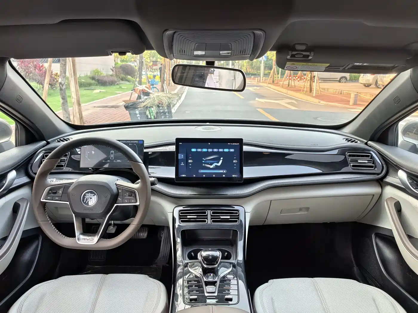 BYD Qin PLUS 2024 Glory Edition DM-i 55KM Leading фото 5