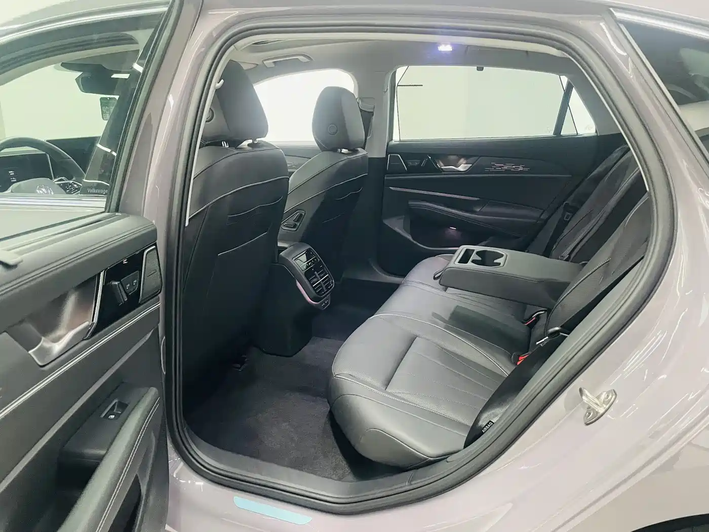 Volkswagen Passat 2025 Pro 380TSI Dragon Prestige Edition фото 10