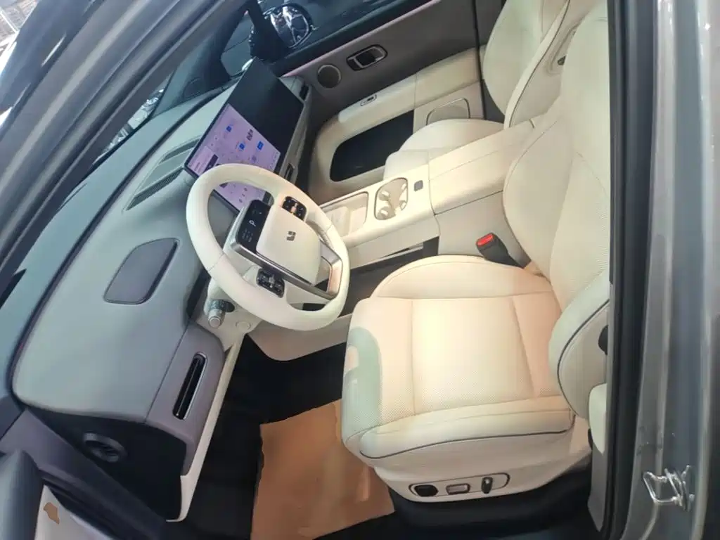 Li Auto i6 2026 2025 4WD Base Model