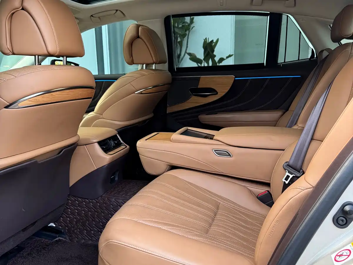 LEXUS LS