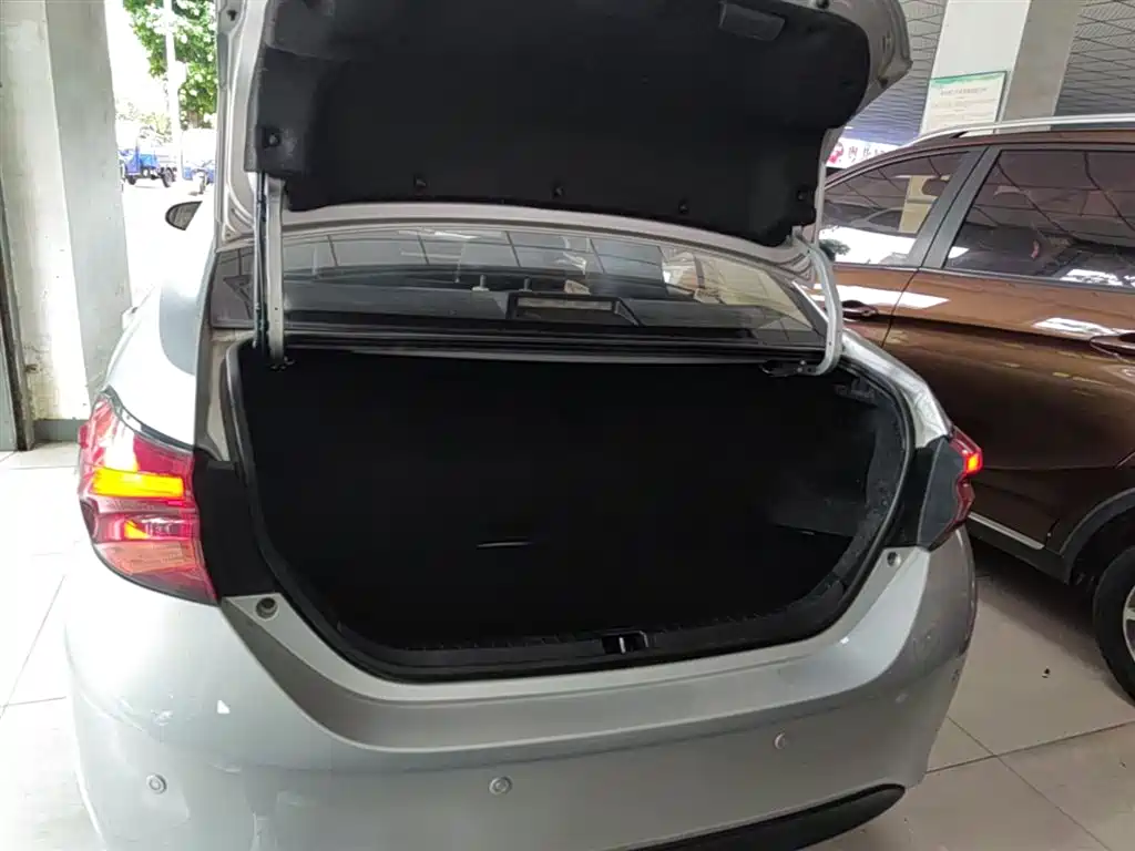 Toyota Levin 2017 Facelift Hybrid 1.8H GS E-CVT Elite Sunroof Edition China V фото 19