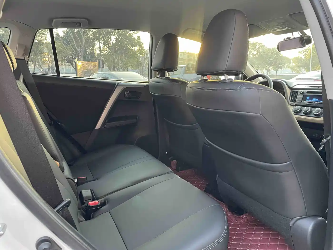 Toyota RAV4 Rongfang 2016 2.0L CVT 2WD Urban (China V) фото 7