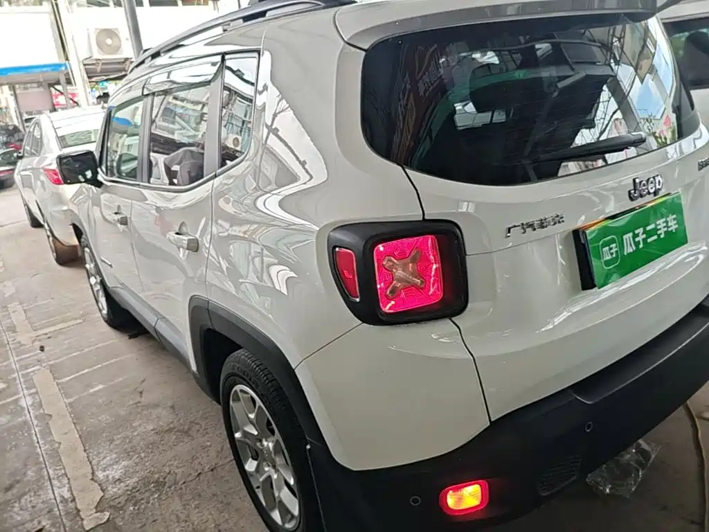 Jeep Renegade 2019 2018 Connected Large Screen Edition 180T Automatic High Energy
