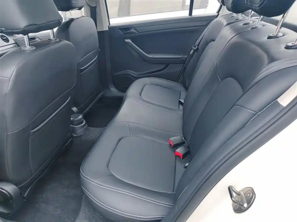 Volkswagen Jetta 2013 1.6L Automatic Fashion фото 17