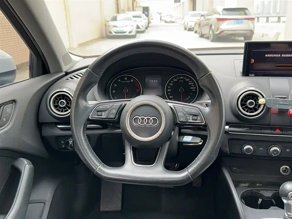 Audi A3 2018 30th Anniversary Limousine 35 TFSI Progressive фото 7
