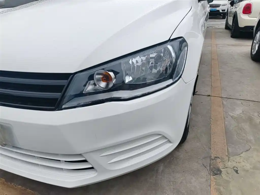 Volkswagen Jetta 2013 1.6L Automatic Fashion фото 24