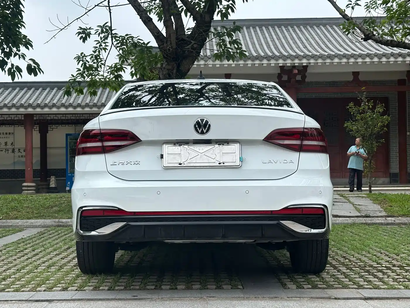 Volkswagen Lavida 2024 Model 300TSI DSG Starlight Leading Edition фото 8
