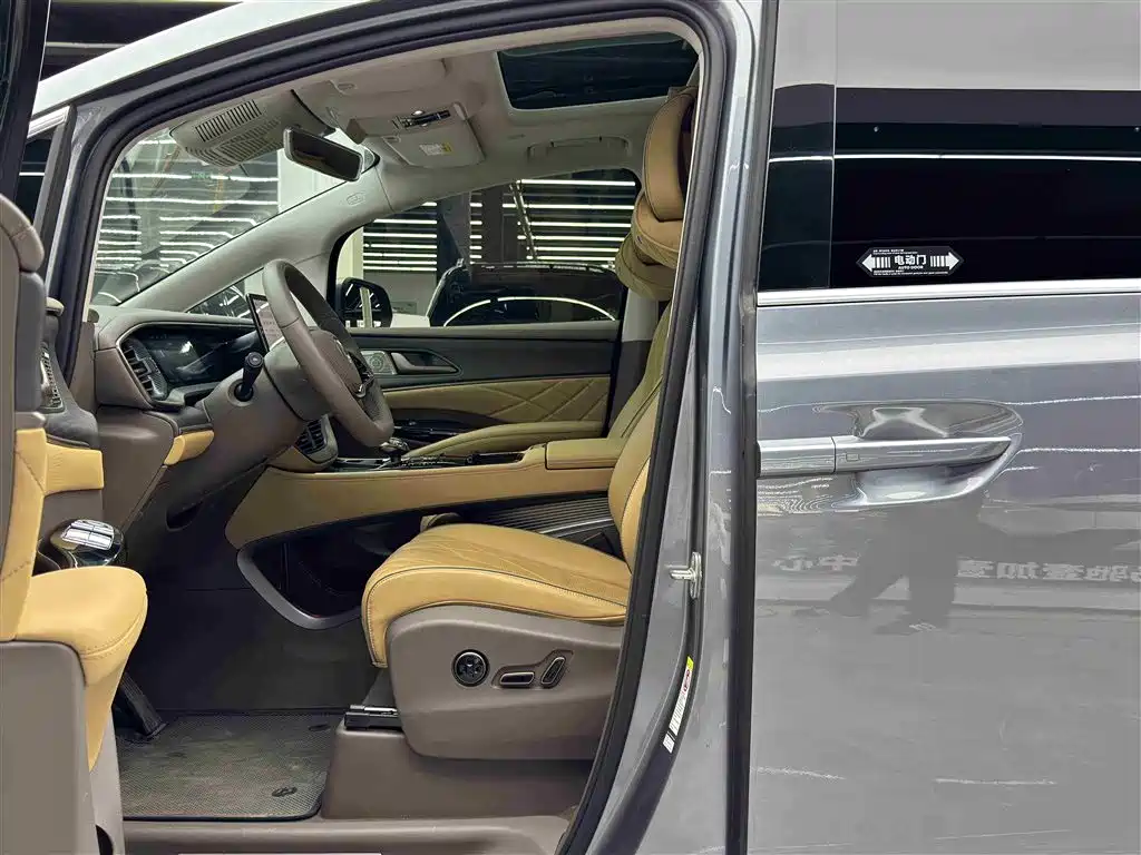 Denza D9 2022 DM-i 970 AWD Flagship фото 6