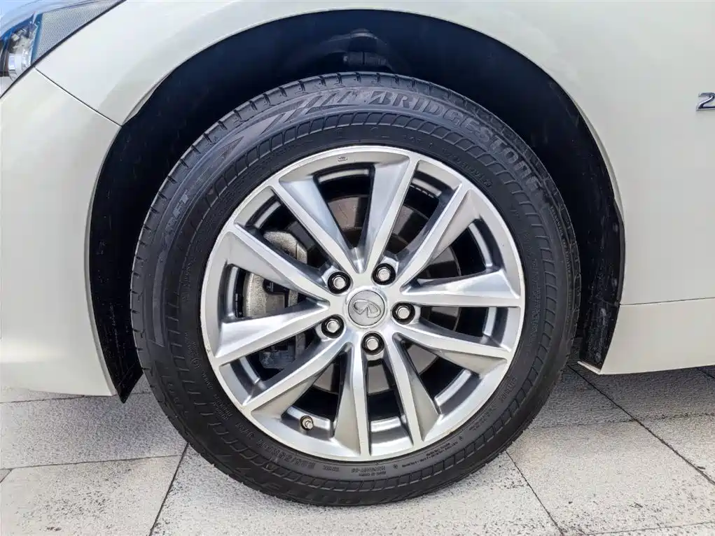 Infiniti Q50L 2016 Model 2.0T Joy Edition фото 17