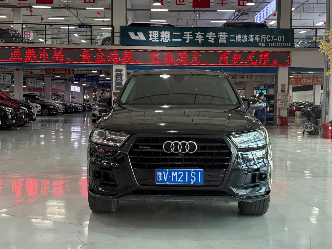 Photo 2 - Audi Q7
