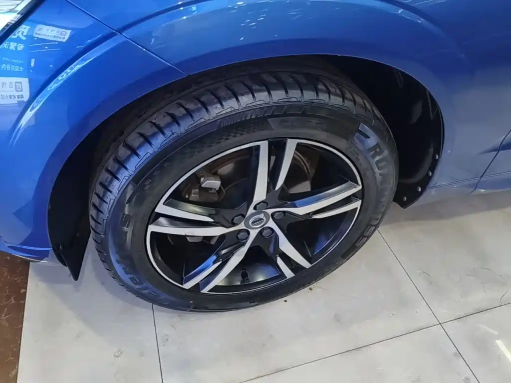 Фото 23 - Volvo XC60