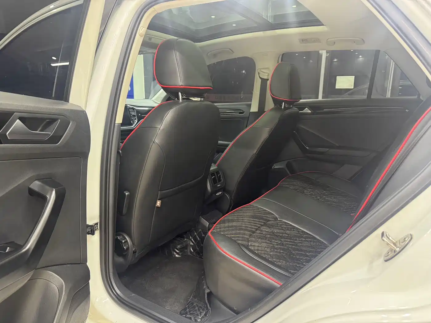 VOLKSWAGEN T ROC EXPLORING SONGS