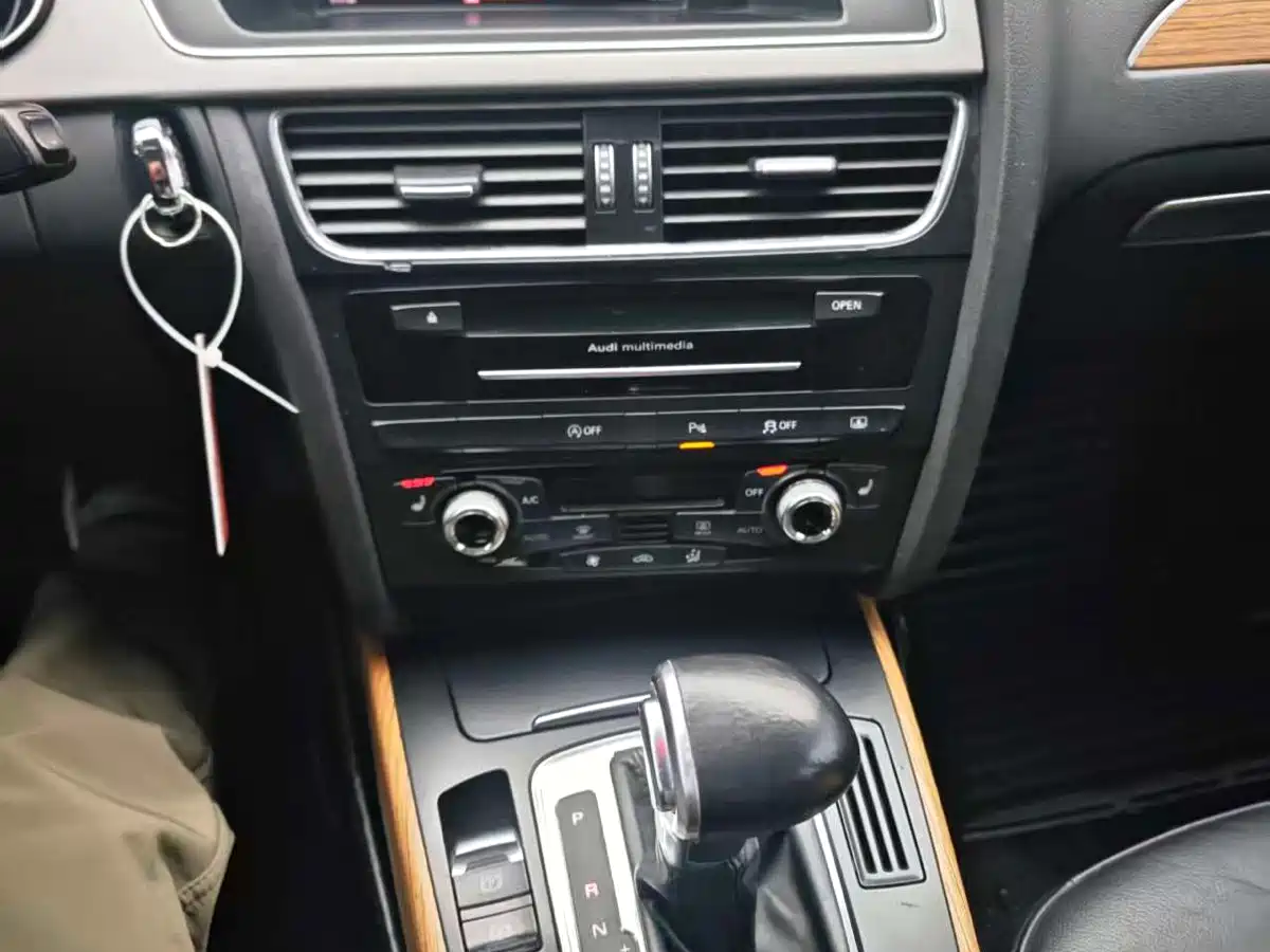 Audi A4L 2016 35 TFSI Heritage Edition S line Luxury фото 9