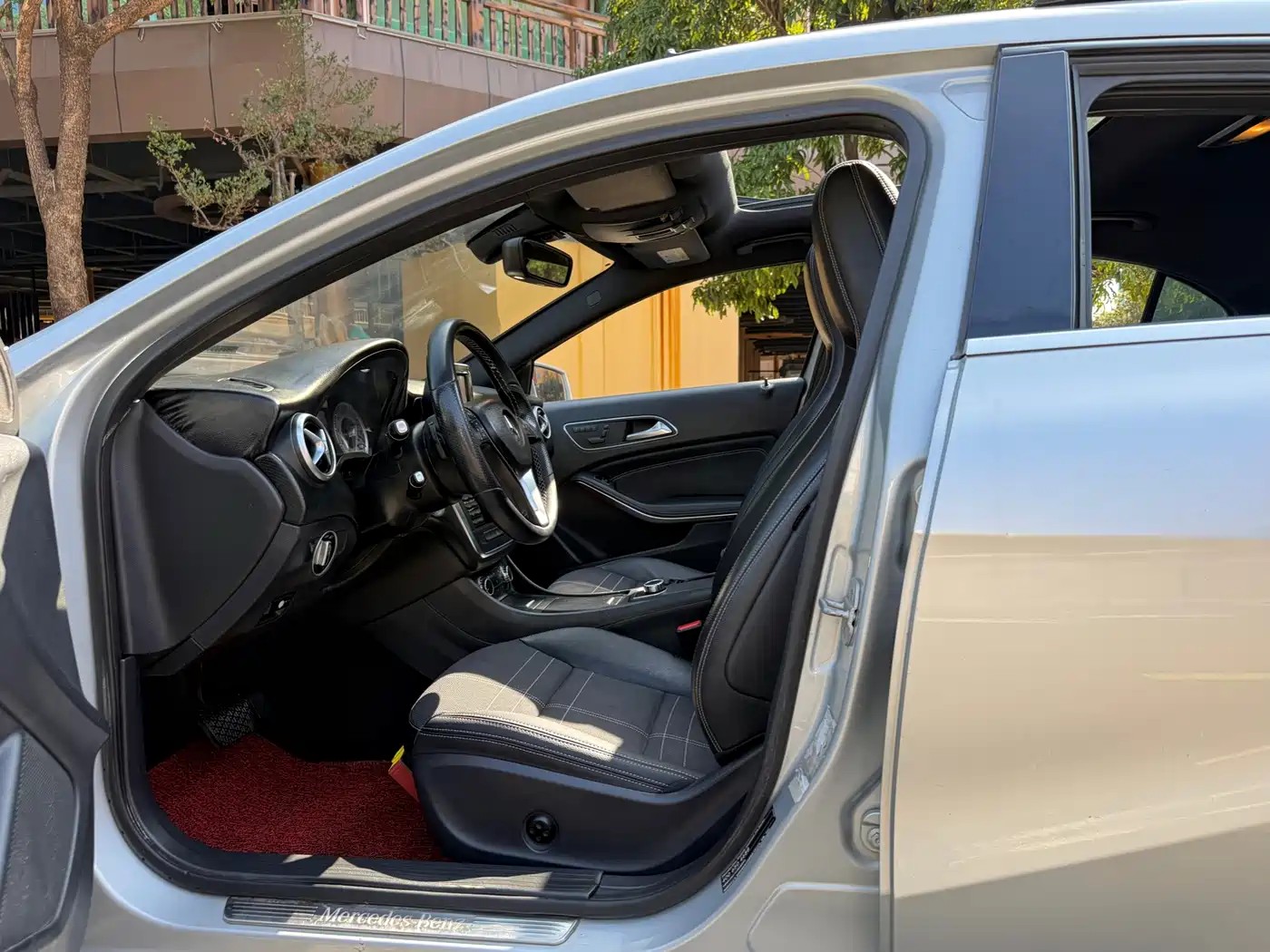 Mercedes-Benz A-Class (Import) 2013 A 200 Urban фото 6