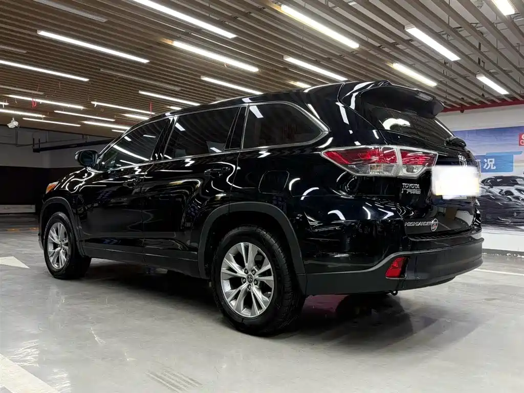 Toyota Highlander 2015 2.0T AWD Elite Edition 7-seater фото 9